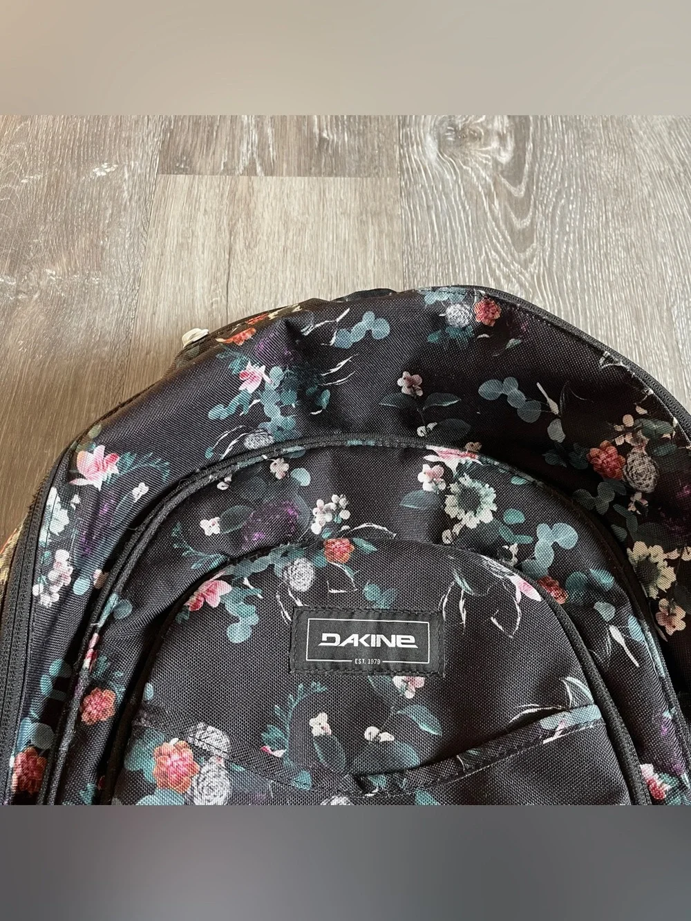 Dakine Prom 25L Flora  Backpack. Holds 14” Laptop Insulated Pocket Floral